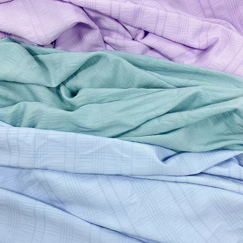 Wholesale 130 gsm new arrival crepe seersucker soft solid color crinkle chiffon fabric for women dress or shirts