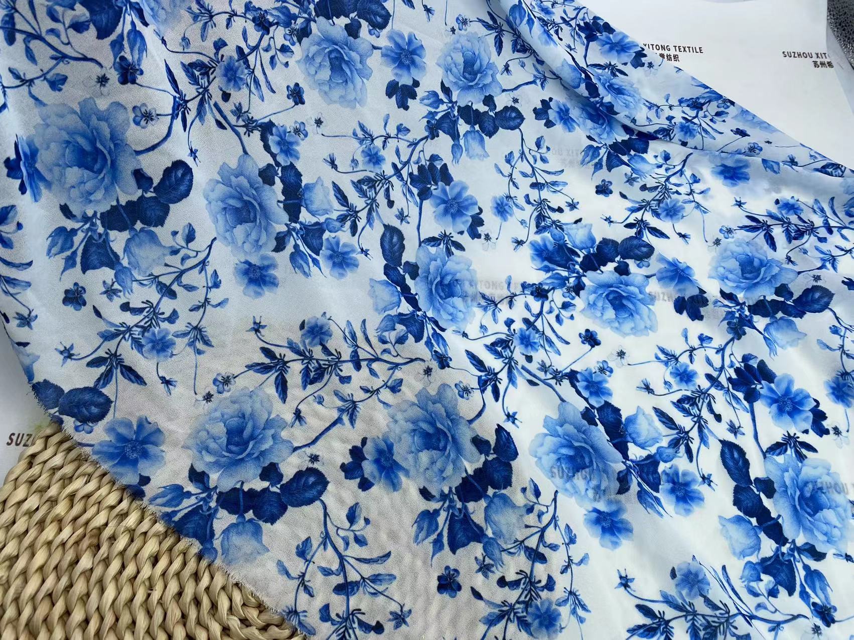 Printing polyester chiffon pearl blue floral and white porcelain digital printed chiffon fabric for women dress and ballet skirt