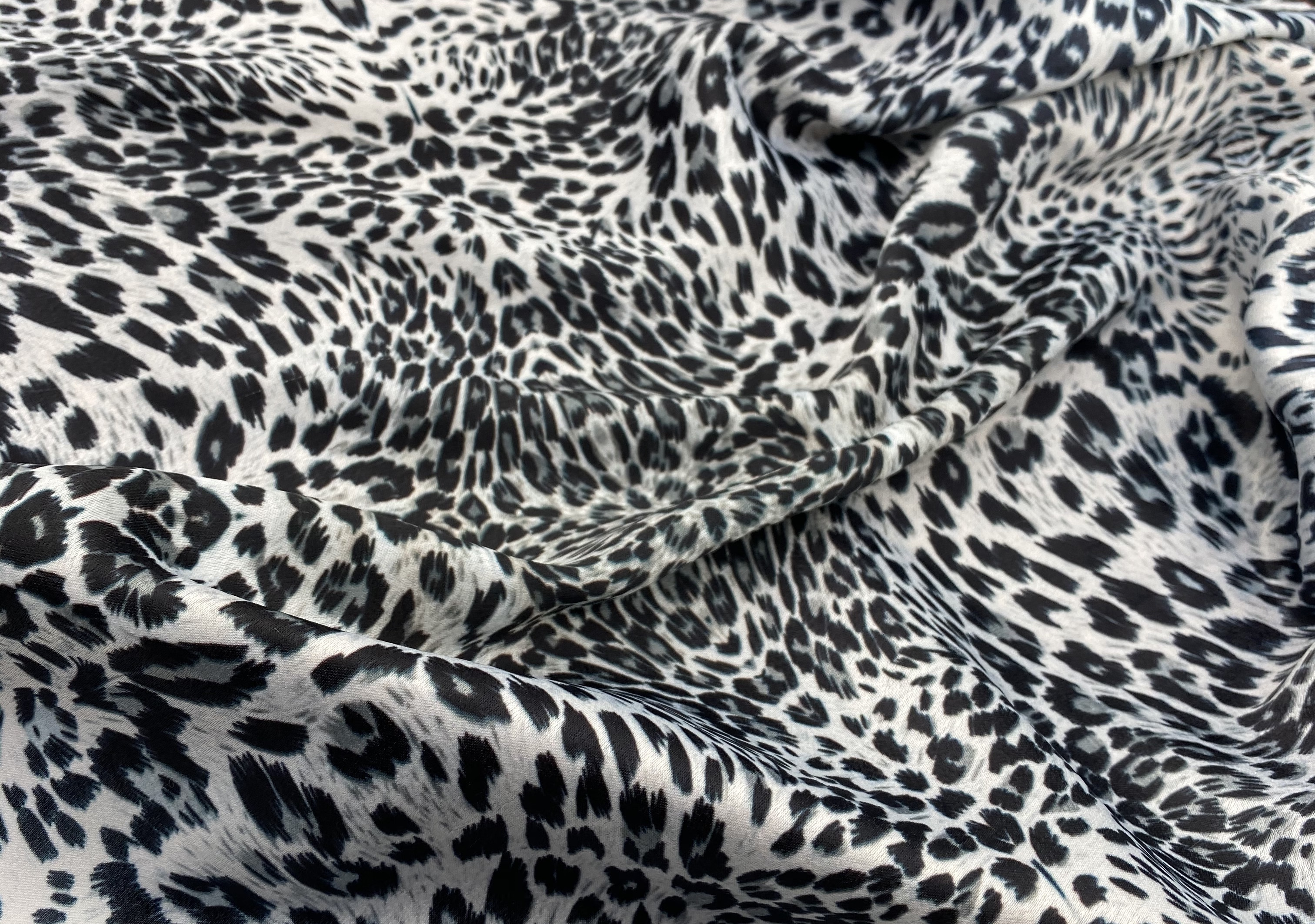 custom printed velvet spandex fabric soft satin fabric 100% polyester digital animal printing on satin fabric for clothing