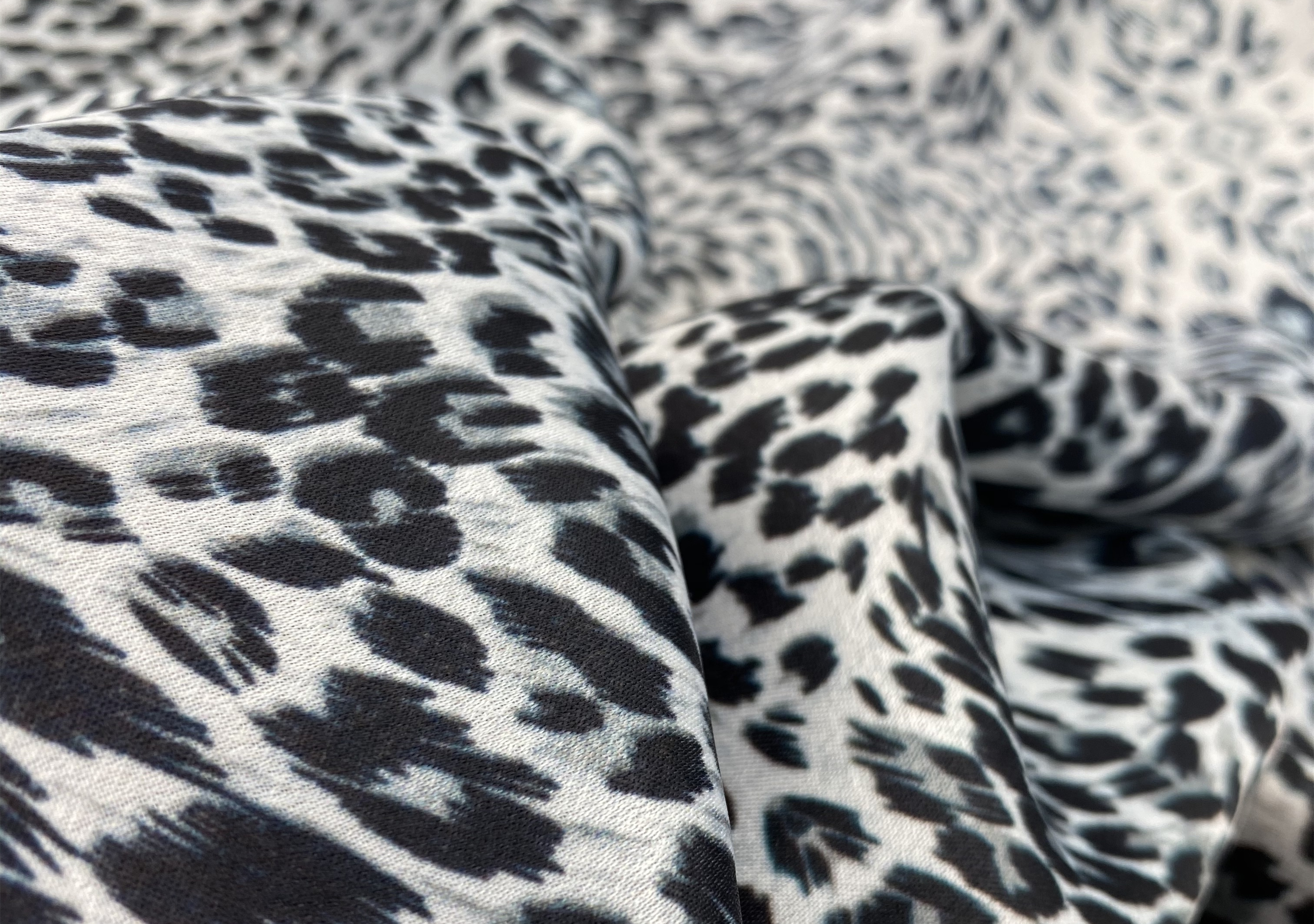 custom printed velvet spandex fabric soft satin fabric 100% polyester digital animal printing on satin fabric for clothing