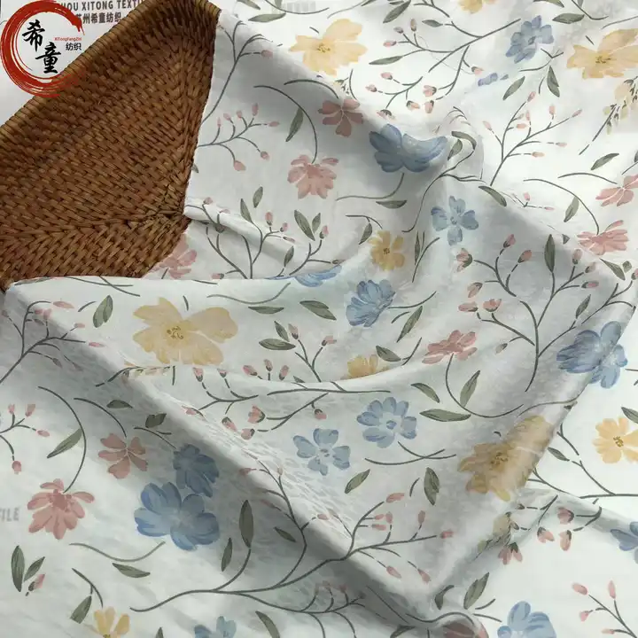 XITONG TEXTILE CLOTHING FABRIC GOOD SALE SUPER SOFT 2021 floral print fabric SATIN JACQUARD PAJAMA FABRICS FOR SLEEPING WEAR