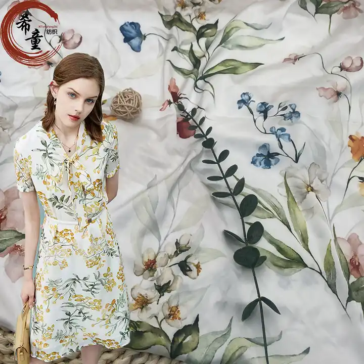 Fabric wholesale chiffon Customize Floral 100% print Satin fabric Small Flower Pattern Print Fabric for dress and sleeping wear